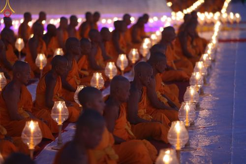 ภาพ No.194831:พิธีจุดประทีปถวายเป็นพุทธบูชา และบูชาธรรมมหาปูชนียาจารย์ ณ วัดสองพี่น้อง ต.ต้นตาล อ.สองพี่น้อง จ.สุพรรณบุรี ในโครงการธรรมยาตรา กตัญญูบูชา มหาปูชนียาจารย์ พระมงคลเทพมุนี(สด จนฺทสโร) พระผู้ปราบมาร อนุสรณ์สถาน 7 แห่ง ปีที่ 13 วันที่ 14 มกราคม พ.ศ. 2568