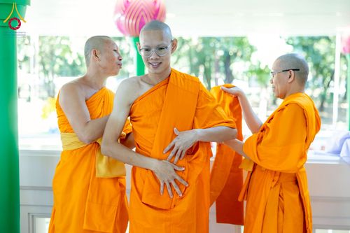 ภาพ No.277732:วันเสาร์ที่ 6 ธันวาคม พ.ศ. 2568 พิธีบรรพชาอุปสมบทและพิธีถวายบาตร โครงการอุปสมบทบูชาธรรมมหาปูชนียาจารย์ ประจำปี พ.ศ.2568 โครงการบวชพระนานาชาติ AEC และ WAB รุ่น CEO (นักบริหาร) รุ่นที่ 5 ณ มหาธรรมกายเจดีย์ วัดพระธรรมกาย
