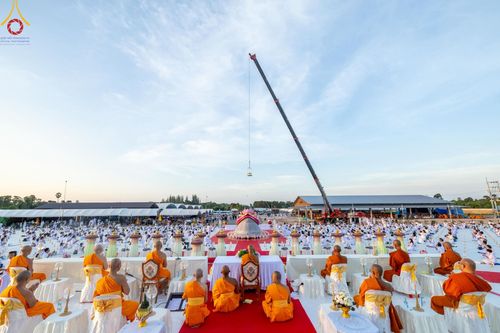 ภาพ No.211633:วันอาทิตย์ที่ 16 มีนาคม พ.ศ. 2568 พิธีอัญเชิญพระบรมสารีริกธาตุ ประดิษฐาน ณ ปทุมเจดีย์ ศูนย์อบรมเยาวชนปัตตานี