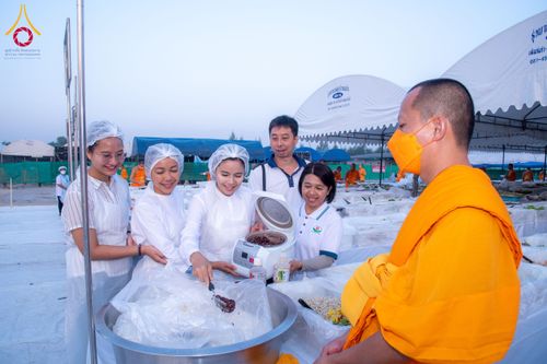 ภาพ No.117412:พิธีถวายภัตตาหารเป็นสังฆทาน แด่คณะพระธรรมยาตรา วันที่ 23 มกราคม พ.ศ. 2567 ณ อนุสรณ์สถานบางปลา อ.บางเลน จ.นครปฐม