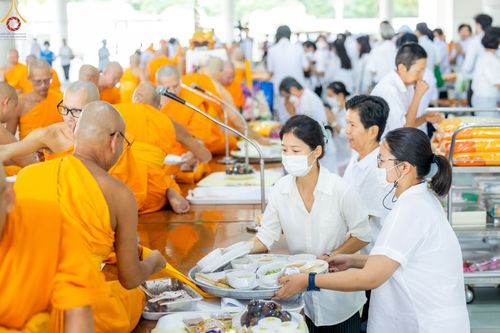 ภาพ No.86728:พิธีบุพเปตพลี  ครั้งที่ 139 ร่วมอุทิศบุญแด่หมู่ญาติที่ล่วงลับไปแล้ว และสืบทอดอายุพระพุทธศาสนา วันพฤหัสบดีที่ 31 สิงหาคม พ.ศ.2566 วันพระขึ้น 15 ค่ำ เดือน 9 ณ หอฉันคุณยายอาจารย์ฯ วัดพระธรรมกาย