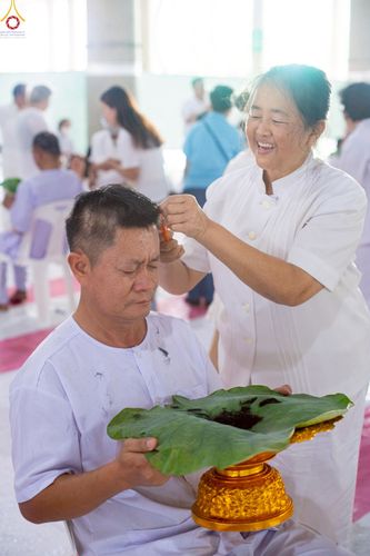 ภาพ No.248604:วันที่ 28 กันยายน พ.ศ. 2568 พิธีตัดปอยผม และปลงผม โครงการอุปสมบทบูชาธรรม 141 ปี พระมงคลเทพมุนี ณ วิหารคด วัดพระธรรมกาย