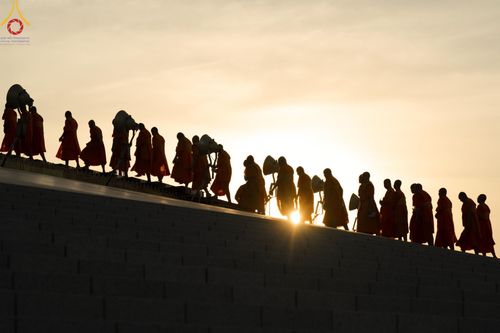 ภาพ No.194500:พิธีปฐมเริ่มสุวรรณรังสรรค์มหาธรรมกายเจดีย์ วันจันทร์ที่ 13 มกราคม พ.ศ. 2568 ณ มหาธรรมกายเจดีย์ วัดพระธรรมกาย จ.ปทุมธานี