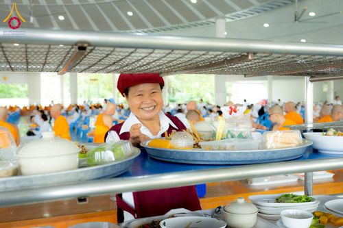 ภาพ No.226532:วันที่ 26 พฤษภาคม พ.ศ. 2568 พิธีบุพเปตพลี ครั้งที่ 164 ร่วมอุทิศบุญแด่หมู่ญาติที่ล่วงลับไปแล้ว และสืบทอดอายุพระพุทธศาสนา ณ หอฉันคุณยายอาจารย์ฯ วัดพระธรรมกาย