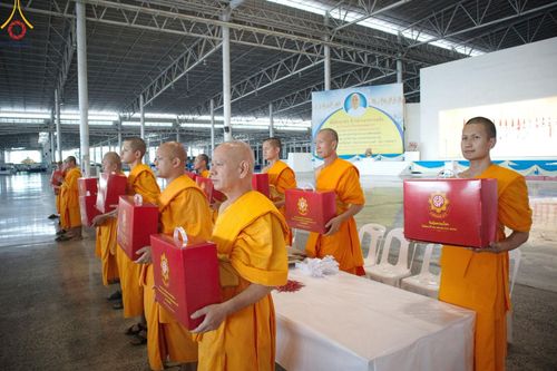 ภาพ No.210878:วันที่ 15 มีนาคม พ.ศ. 2568  บุญบรรจุกล่องไทยธรรม เพื่อถวายแด่พระสังฆาธิการ 40,000 กว่าวัดทั่วไทย ในวันคุ้มครองโลก 22 เมษายน พ.ศ. 2568