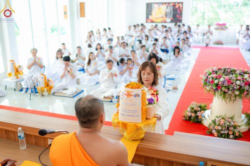 ภาพ No.169641:พิธีทอดกฐินเพื่อสร้าง หอฉันคุณยายอาจารย์ มหารัตนอุบาสิกาจันทร์ ขนนกยูง  ณ ศูนย์ปฏิบัติธรรมชลบุรี วันที่ 25 ตุลาคม พ.ศ. 2567