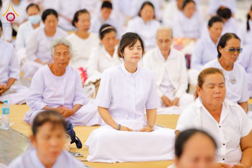 ภาพ No.264306:วันอาทิตย์ที่ 2 พฤศจิกายน พ.ศ. 2568 พิธีบูชาข้าวพระ ณ สภาธรรมกายสากล วัดพระธรรมกาย