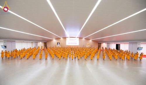 ภาพ No.161672:พิธีรับดวงแก้วนักเรียนบาลี ผู้สมัครสอบในนามวัดพระธรรมกาย วันพุธที่ 2 ตุลาคม พ.ศ. 2567 ณ เทวสภา อาคารร้อยปีคุณยายอาจารย์ฯ วัดพระธรรมกาย จ.ปทุมธานี