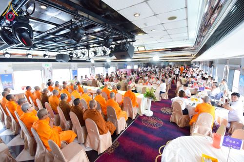 ภาพ No.224848:วันเสาร์ ที่ 10 พฤษภาคม พ.ศ. 2568 วัดพระธรรมกายฮ่องกง จัดพิธีปล่อยปลา บนเรือใหญ่บนอ่าวฮ่องกง และจัดพิธีถวายมหาสังฆทานกลางทะเล ประจำปี 2568 เนื่องในสัปดาห์วิสาขบูชาโลก