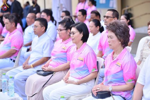 ภาพ No.150805:พิธีเจริญพระพุทธมนต์ และทำบุญตักบาตรแด่คณะสงฆ์ จำนวน 121 รูป เนื่องในโอกาสฉลองครบรอบ 120 ปี อำเภอคลองหลวง จังหวัดปทุมธานี เพื่อถวายเป็นพุทธบูชา ช่วยเหลือผู้ประสบความเดือดร้อนจากอุทกภัย และคณะสงฆ์ 323 วัด 4 จังหวัดชายแดนภาคใต้ วันเสาร์ที่ 31 สิงหาคม พ.ศ. 