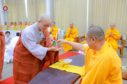 ภาพ No.197561:พิธีถวายสังฆทานคณะสงฆ์ 2 นิกายเชื่อมสัมพันธ์ไทย-เกาหลี วันอาทิตย์ที่ 5 มกราคม พ.ศ. 2568 ณ อาคารชมรมภาวนารักษ์ วัดพระธรรมกาย อำเภอคลองหลวง จังหวัดปทุมธานี