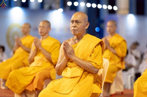 ภาพ No.241187:วันพุธที่ 27 สิงหาคม พ.ศ. 2568 พิธีฉลองชัยสวดมนต์ บทธัมมจักกัปปวัตตนสูตร ครบ 7,650,575,757 จบ ในวันธรรมชัย วัดพระธรรมกาย