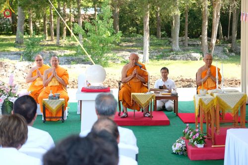 ภาพ No.142927:พิธีเจริญพระพุทธมนต์ โปรยรัตนชาติ เพื่อความเป็นสิริมงคล  ณ พื้นที่ก่อสร้างอาคารปฏิบัติธรรม “แก้วธรรมชัยรัตนอนันต์”  วัดพระธรรมกายเทนเนสซี ประเทศสหรัฐอเมริกา วันอังคารที่ 2 กรกฎาคม พ.ศ. 2567