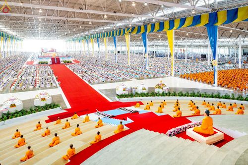 ภาพ No.236065:วันที่ 3 สิงหาคม พ.ศ. 2568 พิธีบูชาข้าวพระ ณ สภาธรรมกายสากล วัดพระธรรมกาย