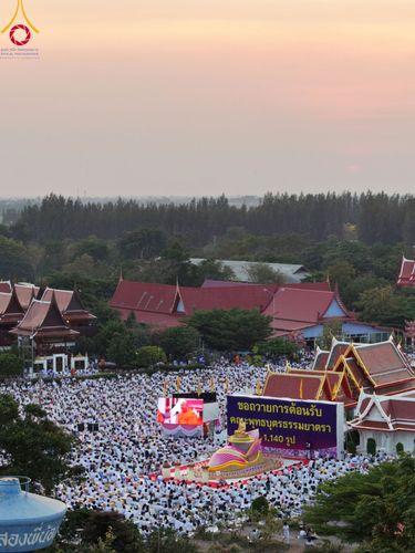 ภาพ No.112175:พิธีจุดประทีปถวายเป็นพุทธบูชา และบูชาธรรมมหาปูชนียาจารย์ พระมงคลเทพมุนี(สด จนฺทสโร) ในโครงการธรรมยาตรา กตัญญูบูชา มหาปูชนียาจารย์ พระมงคลเทพมุนี(สด จนฺทสโร) พระผู้ปราบมาร อนุสรณ์สถาน 7 แห่ง ปีที่ 12 วันที่ 14 มกราคม พ.ศ. 2567 ณ วัดสองพี่น้อง อ.สองพี่น้อง