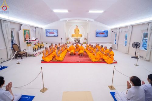 ภาพ No.145012:พิธีบรรพชา และอุปสมบท ธรรมทายาท โดยมี พระเดชพระคุณพระธรรมรัตนาภรณ์ เป็นพระอุปัชฌาย์ ยังความปลื้มปิติใจให้แก่ผู้ปกครอง และคณะญาติมิตร ณ วัดพระธรรมกายนิวเจอร์ซี  ประเทศสหรัฐอเมริกา