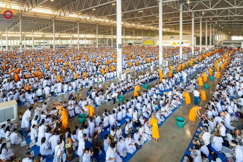 ภาพ No.92116:พิธีตักบาตร ในวันทอดกฐินสามัคคี ประจำปีพุทธศักราช 2566 วันอาทิตย์ต้นเดือนที่ 5 พฤศจิกายน พ.ศ. 2566 ณ สภาธรรมกายสากล วัดพระธรรมกาย จ.ปทุมธานี