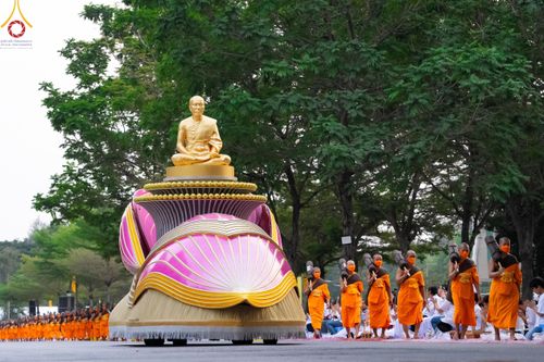 ภาพ No.120317:พิธีต้อนรับพระธรรมยาตรา ในโครงการธรรมยาตรา กตัญญูบูชา มหาปูชนียาจารย์ พระมงคลเทพมุนี(สด จนฺทสโร) พระผู้ปราบมาร อนุสรณ์สถาน 7 แห่ง ปีที่ 12 วันที่ 28 มกราคม พ.ศ. 2567 ณ วัดพระธรรมกาย จ.ปทุมธานี (ชุดที่ 2)