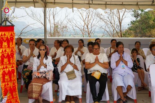 ภาพ No.131451:พิธีอัญเชิญพระบรมสารีริกธาตุ และองค์พระพุทธรัตนกายสิทธิ์ ติดตั้งองค์พระเจดีย์จตุรทิศ ถวายองค์พระเจดีย์ ลานธรรมและกำแพงแก้ว ถวายเป็นพุทธบูชา น้อมถวายบูชาธรรมหลวงพ่ออายุวัฒนมงคล ๘๐ พรรษา วันเสาร์ที่ ๑๖ มีนาคม พ.ศ. ๒๕๖๗ ณ วัดเขาพญาปราบ ต.ตะขบ อ.ปักธงชัย จ.น