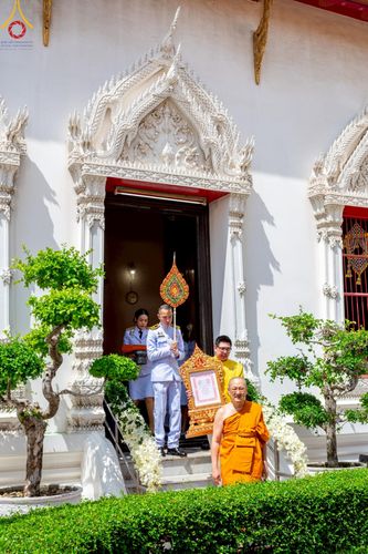 ภาพ No.214776:พิธีต้อนรับสัญญาบัตร พัดยศ พระราชวิเทศวชิรเวที (บัณฑิต วรปญฺโญ) เจ้าอาวาสวัดพระธรรมกายสกอตแลนด์ สหราชอาณาจักร ผู้ช่วยเจ้าอาวาสวัดพระธรรมกาย ณ อุโบสถพระไตรปิฏก วัดพระธรรมกาย