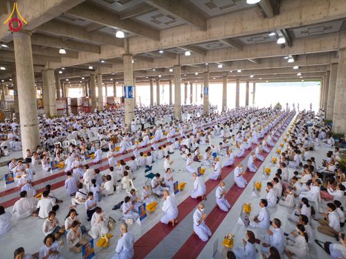 ภาพ No.62735:พิธีขอขมามอบผ้าไตร ในโครงการอุปสมบทหมู่ บูชาธรรมหลวงพ่อธัมมชโย พ.ศ.2567  โครงการอุปสมบทหมู่ธรรมทายาท ระดับอุดมศึกษา รุ่นที่51 (ภาคฤดูร้อน) โครงการบวชพระนานาชาติ AEC และ WAB รุ่นผู้บริหาร(รุ่นที่2) ณ ลานธรรม พระมหาธรรมกายเจดีย์ วันที่ 13 เมษายน พ.ศ. 2567