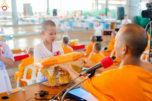 ภาพ No.214596:วันศุกร์ที่ 4 เมษายน พ.ศ.2568 นาคธรรมทายาทตักบาตรพระพี่เลี้ยง ในโครงการบรรพชาสามเณร ฟื้นฟูพระพุทธศาสนาทั่วไทย ณ วิหารคด 22 วัดพระธรรมกาย