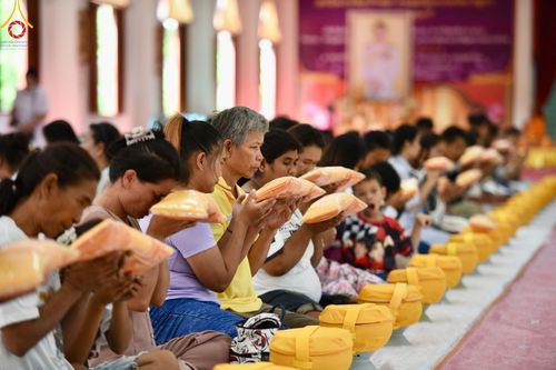 ภาพ No.135574:พิธีขอขมามอบผ้าไตร, พิธีบรรพชาสามเณร ในโครงการบรรพชาสามเณร ฟื้นฟูพระพุทธศาสนาทั่วไทย ณ วัดพระพุทธบาท ราชวรมหาวิหาร อ.พระพุทธบาท จ.สระบุรี วันที่ 6 เมษายน พ.ศ. 2567