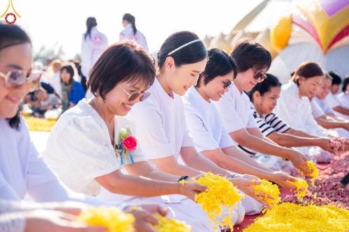 ภาพ No.198140:พิธีต้อนรับพระธรรมยาตรา ณ อนุสรณ์สถานลำดับที่ 5 สถานที่เผยแผ่วิชชาธรรมกายครั้งแรก อนุสรณ์สถานบางปลา วัดบางปลา อำเภอบางเลน จังหวัดนครปฐม ในโครงการธรรมยาตรา กตัญญูบูชา มหาปูชนียาจารย์ พระมงคลเทพมุนี(สด จนฺทสโร) พระผู้ปราบมาร ปีที่ 13 วัน 19 มกราคม พ.ศ.2568