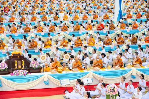 ภาพ No.59952:พิธีเจริญพระพุทธมนต์ "ฉลองอายุวัฒนมงคล 80 ปี หลวงพ่อธัมมชโย" พิธีถวายไทยธรรม คณะสงฆ์ 10,000 กว่าวัดทั่วประเทศ ในวันคุ้มครองโลก วันจันทร์ที่ 22 เมษายน พ.ศ. 2567 ณ สภาธรรมกายสากล วัดพระธรรมกาย จ.ปทุมธานี