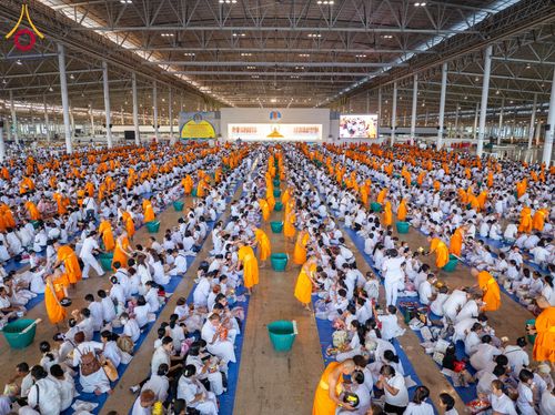 ภาพ No.209336:วันอาทิตย์ที่ 2 มีนาคม พ.ศ. 2568 พิธีตักบาตร ข้าวสารอาหารแห้ง ณ บ้านแก้วเรือนทองคุณยายฯ สภาธรรมกายสากล วัดพระธรรมกาย