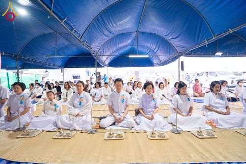 ภาพ No.191029:พิธีถวายภัตตาหารเป็นสังฆทาน แด่พระธรรมยาตรา ณ อนุสรณ์สถานคลองบางนางแท่น อ.สามพราน จ.นครปฐม ในโครงการธรรมยาตรา กตัญญูบูชา มหาปูชนียาจารย์ พระมงคลเทพมุนี(สด จนฺทสโร) พระผู้ปราบมาร อนุสรณ์สถาน 7 แห่ง ปีที่ 13 วันที่ 8 มกราคม พ.ศ. 2568