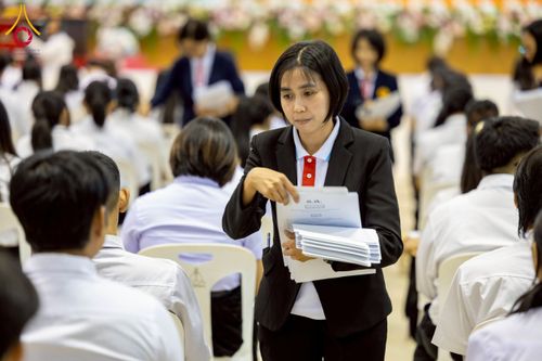 ภาพ No.273301:วันที่ 23 พฤศจิกายน พ.ศ. 2568 การสอบตอบปัญหาธรรมะ ทางก้าวหน้า "ระดับอุดมศึกษา" ณ ห้องแก้วสารพัดนึก 1 สภาธรรมกายสากล วัดพระธรรมกาย จ.ปทุมธานี