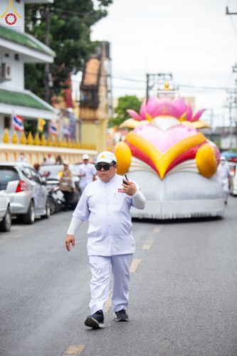 ภาพ No.130008:V.34 เพื่อธรรมเพื่อบางกล่ำ การรับบุญของเจ้าหน้าที่หน่วยงานต่างๆ  เพื่องานธรรมยาตราอัญเชิญพระบรมสารีริกธาตุ ประดิษฐาน ณ มหารัตนเจดีย์สิริปทุมสวรรค์ (เจดีย์อริยพุทธะ 5 พระองค์) ณ ศูนย์ปฏิบัติธรรมภาคใต้ อ.บางกล่ำ จ.สงขลา ระหว่างวันที่ 9-10 มีนาคม พ.ศ. 2567