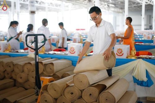 ภาพ No.59644:V.39 ทุ่มสุดใจ ธรรมชัย 80 ปี การเตรียมงาน การปฏิบัติงาน ของเจ้าหน้าที่หน่วยงานต่างๆ เพื่อพิธีฉลองอายุวัฒนมงคล 80 ปี หลวงพ่อธัมมชโย และรับถวายมหาสังฆทาน 10,000 กว่าวัดทั่วประเทศ ในวันคุ้มครองโลก จันทร์ที่ 22 เมษายน พ.ศ. 2567