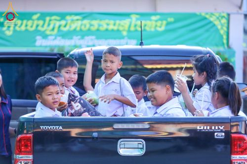 ภาพ No.180157:กิจกรรมวันรวมพลังเด็กดี V-Star ผู้นำฟื้นฟูศีลธรรมโลก ประจำปีพุทธศักราช 2567 จังหวัดสุโขทัย เพื่อรวมพลังสร้างความดี นั่งสมาธิภาวนาถวายเป็นพุทธบูชา และเพื่อส่งเสริมการเรียนรู้พระพุทธศาสนา วันที่ 3 ธันวาคม พ.ศ. 2567