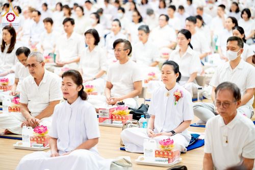 ภาพ No.239572:วันอาทิตย์ที่ 17 สิงหาคม พ.ศ. 2568 พิธีถวายคิลานเภสัช และอุปกรณ์ทางการแพทย์ แด่คณะสงฆ์ เนื่องในวันธรรมชัย ณ ห้องแก้วสารพัดนึก 2 สภาธรรมกายสากล วัดพระธรรมกาย