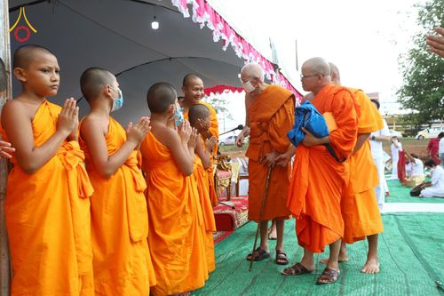 ภาพ No.76138:9พิธีวางศิลาฤกษ์ และตอกเสาเข็มมงคลต้นแรก สร้างหอฉันคุณยายอาจารย์มหารัตนอุบาสิกาจันทร์ ขนนกยูง  ณ ศูนย์ปฎิบัติธรรมนานาชาติสะเดา จ.สงขลา วันที่ 27 มกราคม พ.ศ. 2566