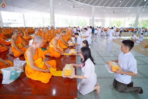 ภาพ No.229491:วันเสาร์ที่ 21 มิถุนายน พ.ศ. 2568 พิธีถวายภัตตาหารเมนูสวรรค์ เพื่อการบรรลุธรรม ณ หอฉันคุณยายอาจารย์ฯ วัดพระธรรมกาย