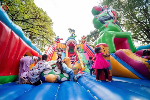 ภาพ No.111401:กิจกรรมงานวันเด็กแห่งชาติ รวมพลังเด็กเก่งและดี สร้างความดีสากล ปีที่ 6 ร่วมจัดโดย เทศบาลเมืองท่าโขลง พุทธสมาคมปทุมธานี องค์การบริหารส่วนตำบลคลองสาม ณ วัดพระธรรมกาย จ.ปทุมธานี วันที่ 13 มกราคม พ.ศ. 2567