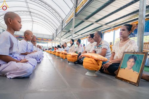 ภาพ No.133447:พิธีขอขมารับผ้าไตร, พิธีบรรพชาสามเณร, สามเณรออกบิณฑบาต ในโครงการบรรพชาสามเณร ฟื้นฟูพระพุทธศาสนาทั่วไทย  ณ ศูนย์ปฏิบัติธรรม และอบรมเยาวชนเมืองยะลา วันที่ 3 เมษายน พ.ศ. 2567