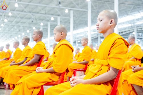 ภาพ No.151167:พิธีบูชาข้าวพระ ในวันอาทิตย์ต้นเดือน วันที่ 1 กันยายน พ.ศ. 2567 ณ สภาธรรมกายสากล วัดพระธรรมกาย