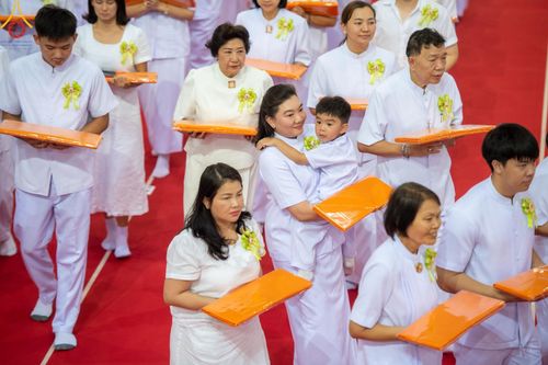 ภาพ No.150100:พิธีทอดผ้าป่าสมทบกฐินวัดพระธรรมกาย และสมทบกฐิน 30,000 วัดทั่วไทย ครั้งที่ 1 เนื่องในวันธรรมชัย 27 สิงหาคม พ.ศ.2567 ณ สภาธรรมกายสากล วัดพระธรรมกาย