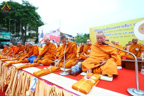 ภาพ No.210281:วันอาทิตย์ที่ 9 มีนาคม พ.ศ. 2568 พ่อเมืองโคราชจัดตักบาตรพระหมื่น ทำบุญเมือง 557 ปี