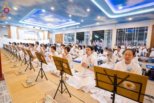 ภาพ No.196921:พิธีถวายภัตตาหารเป็นสังฆทาน แด่พระธรรมยาตรา ณ วัดโบสถ์(บน) ตำบลบางคูเวียง อำเภอบางกรวย จังหวัดนนทบุรี ในโครงการธรรมยาตรา กตัญญูบูชา มหาปูชนียาจารย์ พระมงคลเทพมุนี(สด จนฺทสโร) พระผู้ปราบมาร อนุสรณ์สถาน 7 แห่ง ปีที่ 13 วันที่ 18 มกราคม พ.ศ. 2568