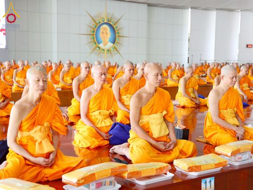 ภาพ No.271114:วันพุธที่ 20 พฤศจิกายน พ.ศ.2568 (วันพระ แรม 15 ค่ำ เดือน 12) พิธีบุพเปตพลี ครั้งที่ 173 ร่วมอุทิศบุญแด่หมู่ญาติที่ล่วงลับไปแล้ว และสืบทอดอายุพระพุทธศาสนา ณ หอฉันคุณยายอาจารย์ฯ วัดพระธรรมกาย