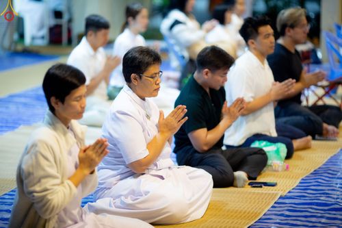 ภาพ No.188915:พิธีถวายภัตตาหารเป็นสังฆทาน แด่พระธรรมยาตรา ในโครงการธรรมยาตรา กตัญญูบูชา มหาปูชนียาจารย์ พระมงคลเทพมุนี(สด จนฺทสโร) พระผู้ปราบมาร ปีที่ 13 ณ อนุสรณ์สถานมหาวิหารพระมงคลเทพมุนี (โลตัสแลนด์) อ.สองพี่น้อง จ.สุพรรณบุรี วันที่ 4 มกราคม พ.ศ.2568