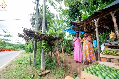 ภาพ No.140688:PhotoStory มหาศรัทธา ธรรมยาตราศรีลังกา EP.4 โครงการสยาม-ลังกา ธรรมยาตรา ฉลองเทศกาลวิสาขบูชาแห่งชาติ ศรีลังกา  บูชาธรรม 80 ปีหลวงพ่อธัมมชโย เส้นทางจาก เมืองดัมบูลลา ไปยัง เมืองมาตะเล  ตั้งแต่วันที่ 17-20 พฤษภาคม พ.ศ. 2567