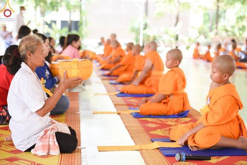 ภาพ No.135225:พิธีตัดปอยผม, พิธีขอขมารับผ้าไตร, พิธีบรรพชา, พิธีถวายบาตร ในโครงการบรรพชาสามเณร ฟื้นฟูพระพุทธศาสนาทั่วไทย  ณ ศูนย์ปฏิบัติธรรมบุญประสาน ต.พญาเย็น อ.ปากช่อง จ.นครราชสีมา วันที่ 5 เมษายน พ.ศ. 2567