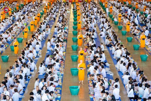 ภาพ No.276999:วันอาทิตย์ที่ 7 ธันวาคม พ.ศ. 2568 พิธีตักบาตรอาทิตย์ต้นเดือน ณ บ้านแก้วเรือนทองคุณยายฯ วัดพระธรรมกาย