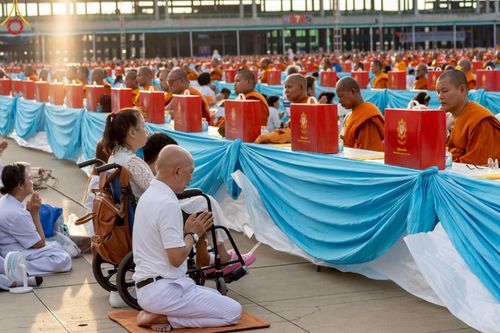 ภาพ No.219583:วันอังคารที่ 22 เมษายน พ.ศ. 2568 พิธีถวายมหาสังฆทานคณะสงฆ์ 40,000 กว่าวัดทั่วประเทศ เนื่องในวันคุ้มครองโลก ณ วัดพระธรรมกาย จ.ปทุมธานี